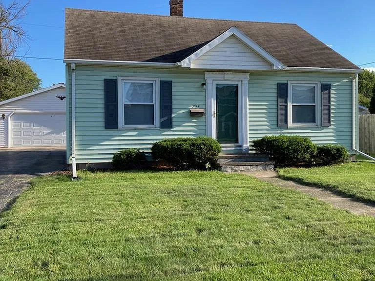 754 W Winneconne Ave — Photo 1
