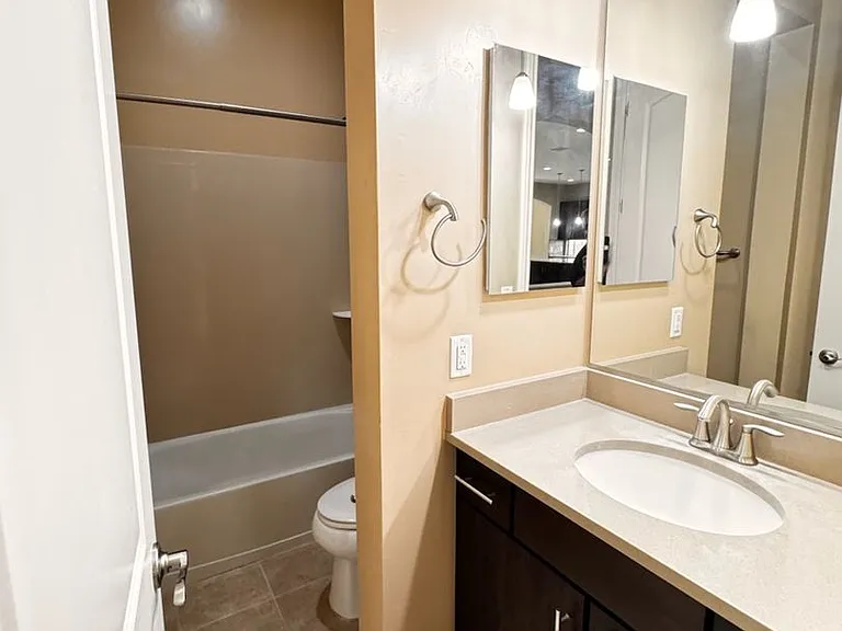 268 E Powell Way — Photo 28
