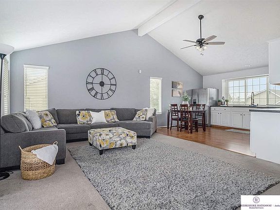 4th image of 1402 Beaufort Dr