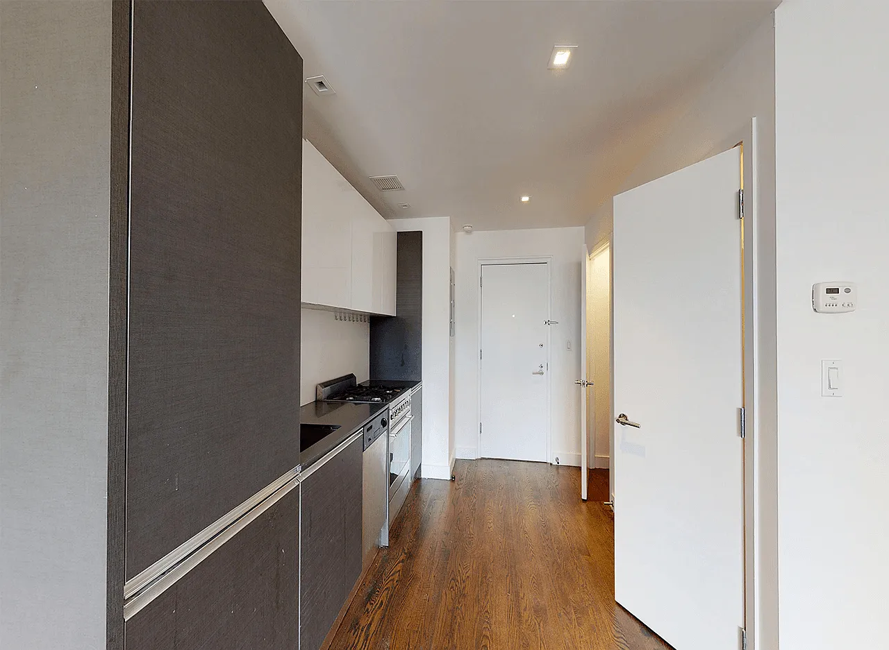666 West End Avenue — Photo 1