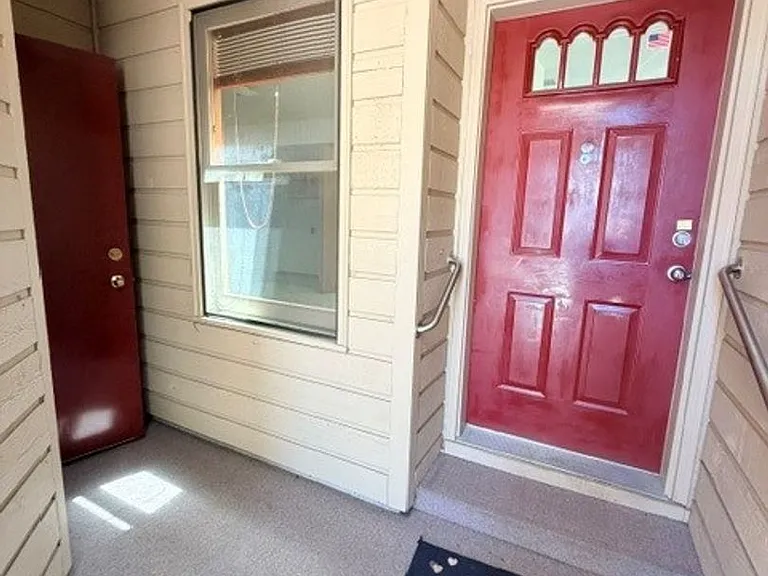 751 Catron St N — Photo 8