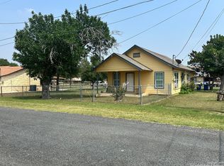 300 Chambers St, Poth, TX 78147