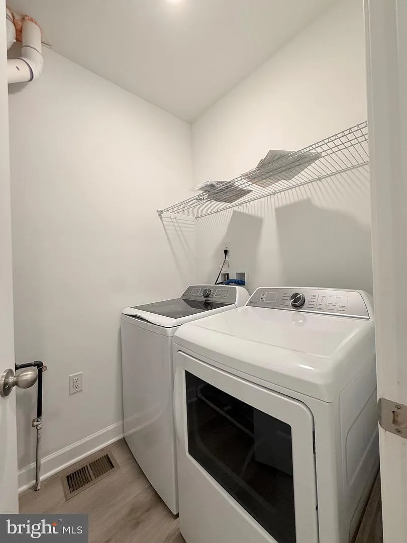 3 bed, 2.5 bath, 1620 sqft, $3,200 — Photo 2