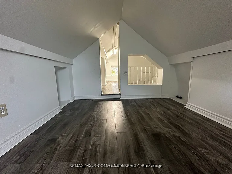 945 Yonge St — Photo 10