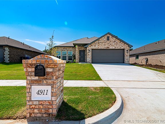 3rd image of 4911 E Galveston Pl S