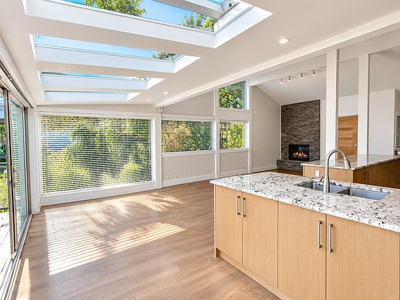 4th image of 1448 Sandhurst Pl