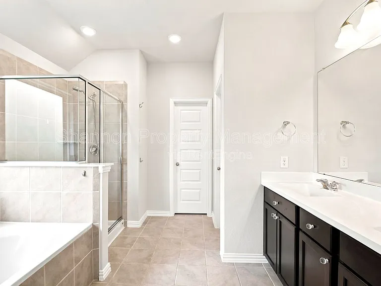 1202 Vilamoura Ct — Photo 27