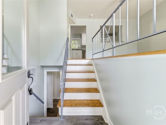 5th image of 285 Kings Circle