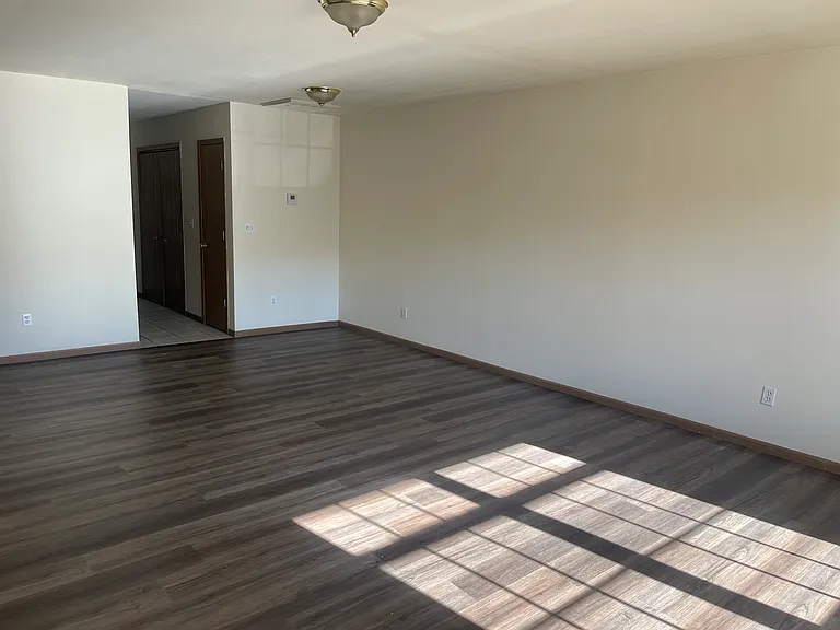 641 Eagle Ridge Dr — Photo 3
