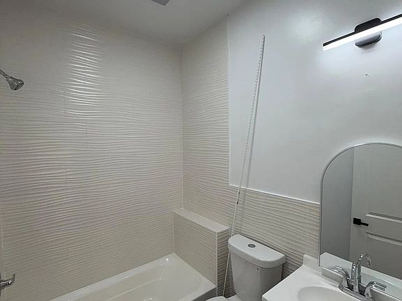 5th image of 183 Woodside Ave #R