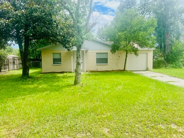 8326 Walden Rd E, Jacksonville, FL 32244