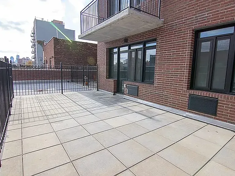 27-17 21st St #2C — Photo 3