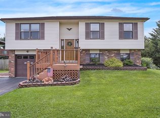 903 Grings Hill Rd, Sinking Spring, PA 19608