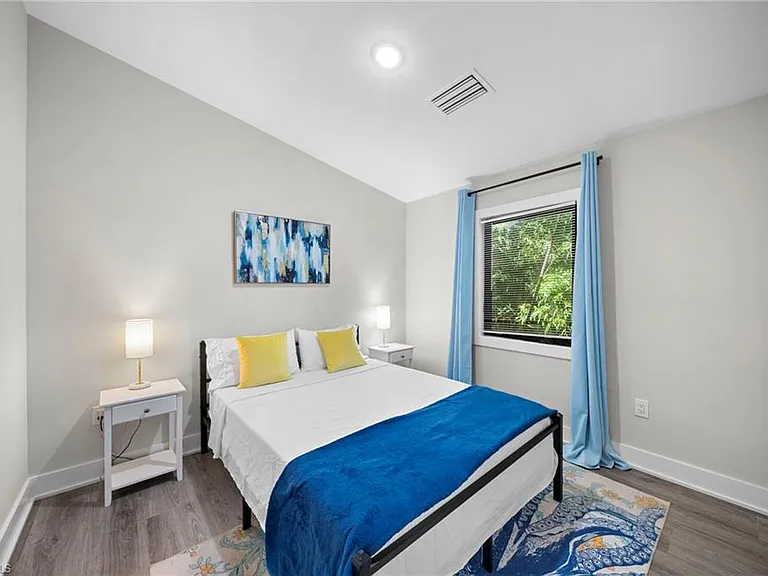 3260 Woodside Ave — Photo 18