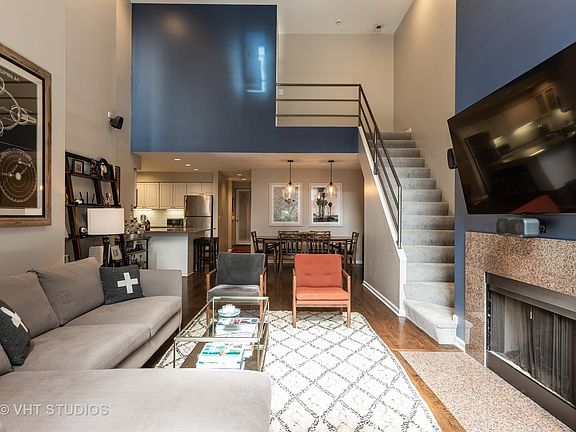 3rd image of 2943 N Lincoln Ave APT 101
