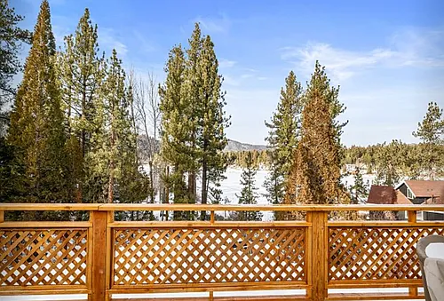 805 Cove Dr Photo 1