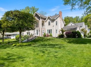 77 Valleyview Rd, Watchung, NJ 07069