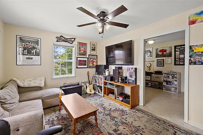 1855 Doscher Ave — Photo 2