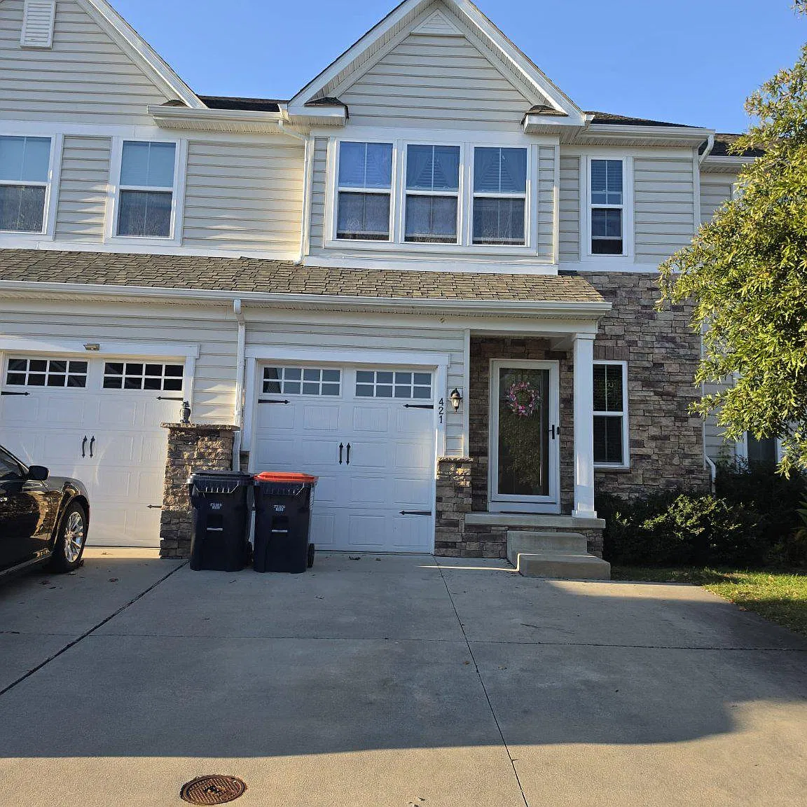 3 bed, 2.5 bath, 2375 sqft, $2,650 — Photo 2