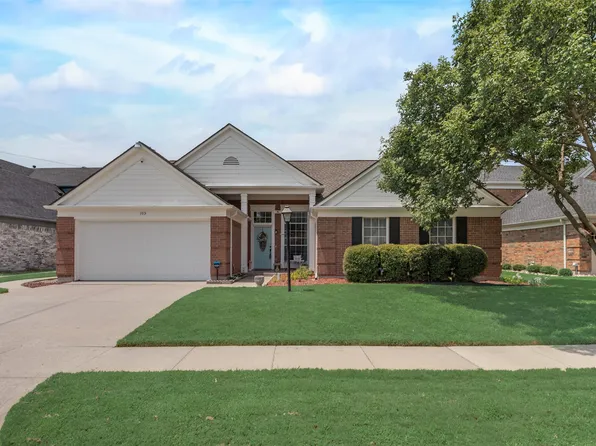 105 Commonwealth Cir, Grand Prairie, TX 75052