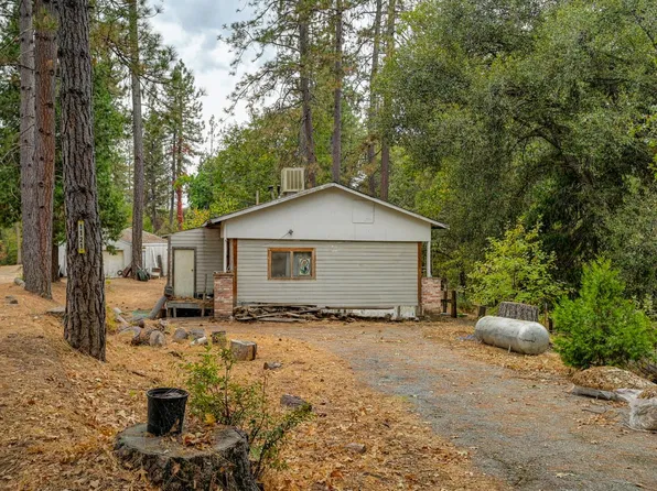 1121 Royal Ln, Mokelumne Hill, CA 95245