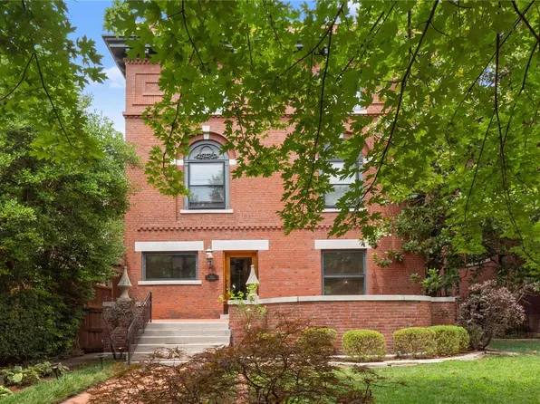 5211 Westminster Pl, Saint Louis, MO 63108