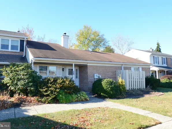25 Edinboro Cir, Chalfont, PA 18914