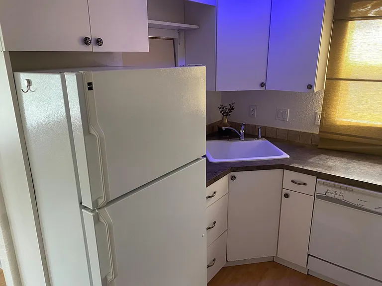 1202 S Oakland Ave — Photo 9