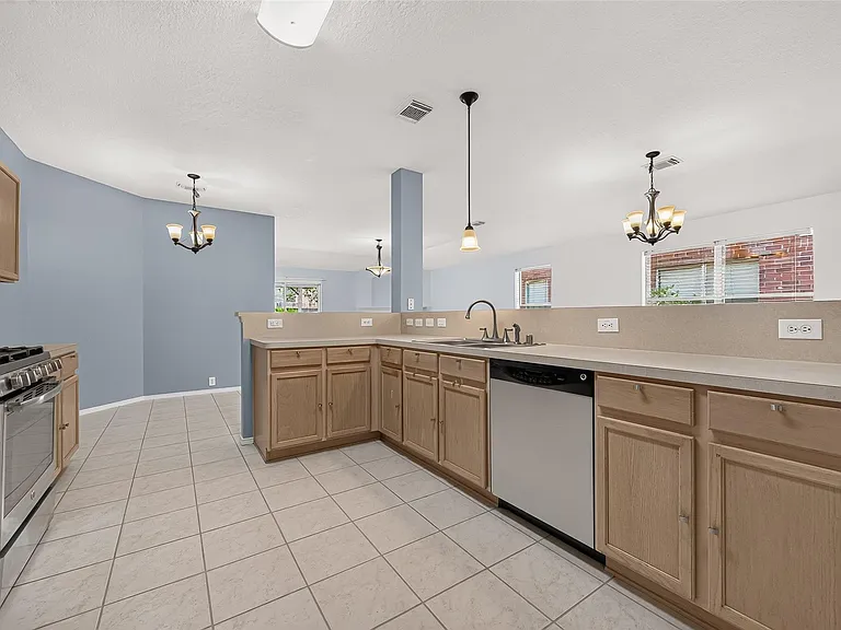 6807 Lauderwick Ct — Photo 23