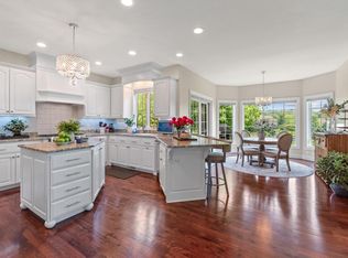 1249 Mary Hill Cir, Hartland, WI 53029