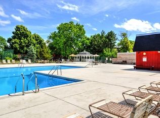 700 W Rand Rd APT C207, Arlington Heights, IL 60004