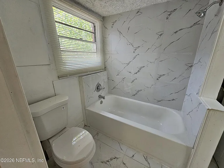 3920 N Davis St — Photo 5