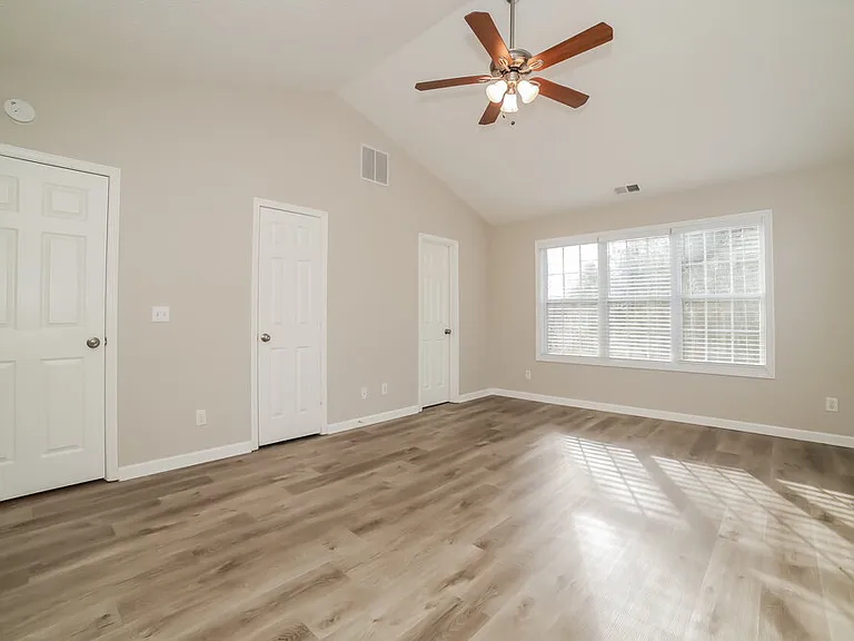 91 Christopher Dr — Photo 10