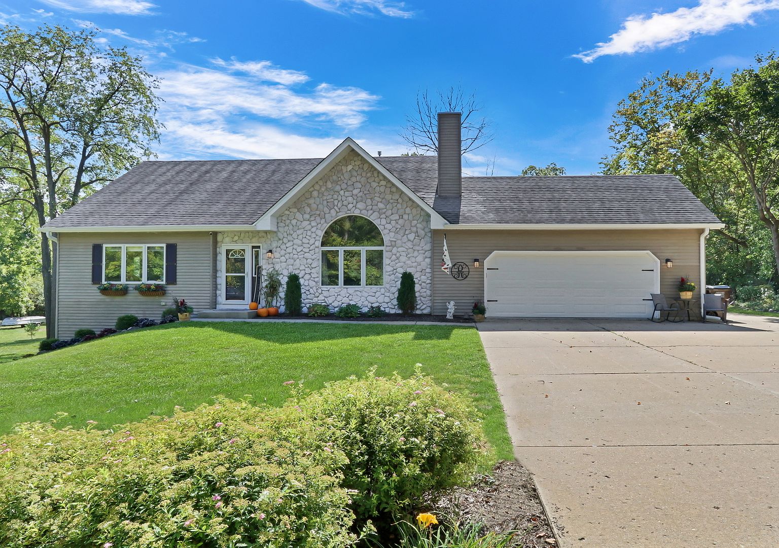 27435 93rd St, Salem, WI 53168 | Zillow