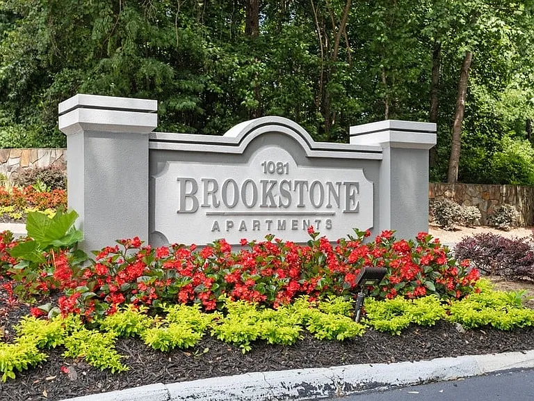 Brookstone — Photo 27