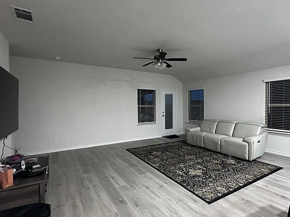 2nd image of 5322 Steinbeck Ave