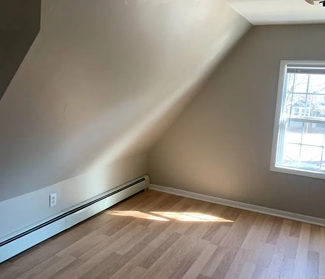 516 College St S #2 — Photo 8