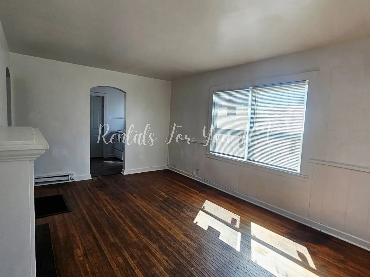 362 S Hydraulic St — Photo 3