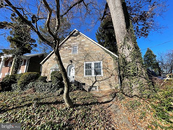 2nd image of 835 E Phil Ellena St