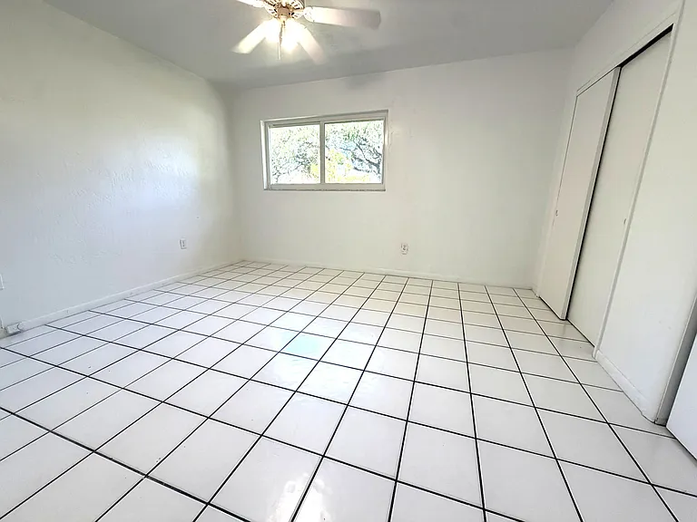 115 Bentley Dr #4 — Photo 7