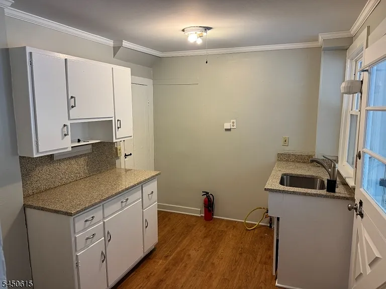 35 N Hillside Ave — Photo 2