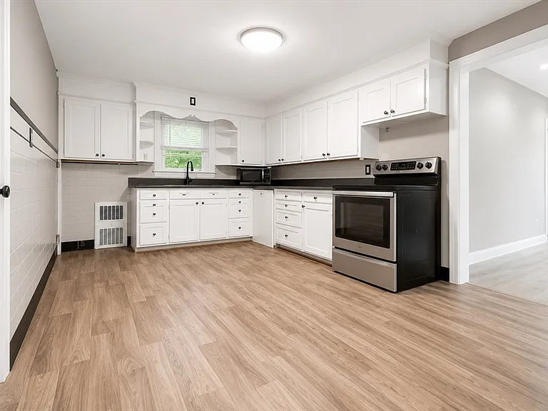 60 Howard St #1 — Photo 3