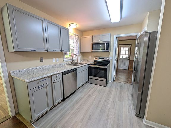 5th image of 111 King William Dr