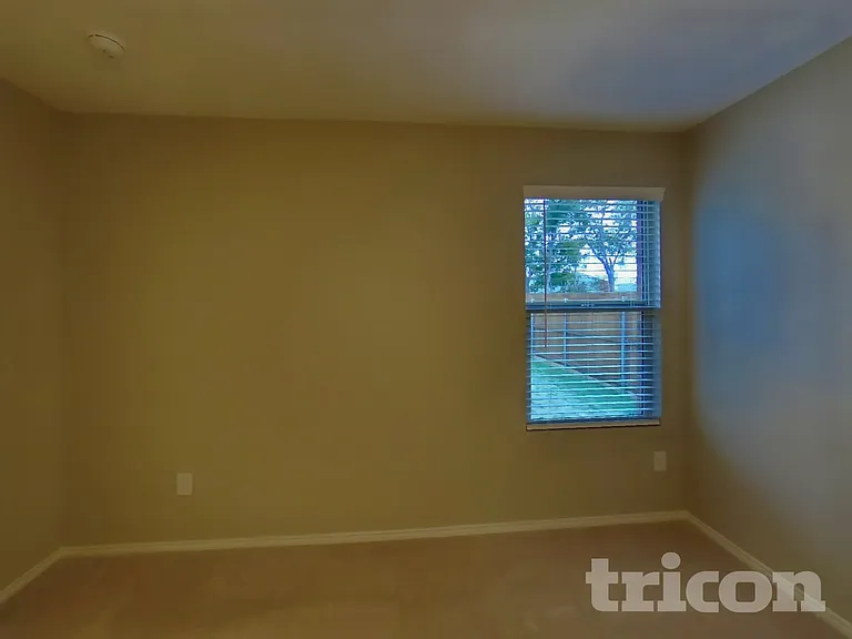 1704 Claireborne Ct — Photo 8