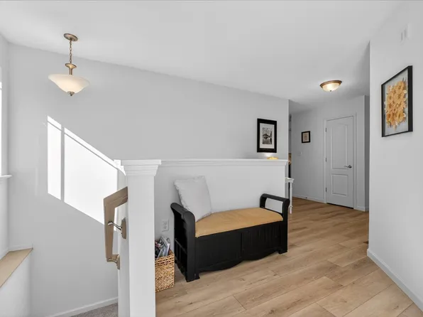 10 Muir Trail Ct, Cottleville, MO 63304