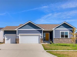 9617 Cedarwood Dr, West Des Moines, IA 50266
