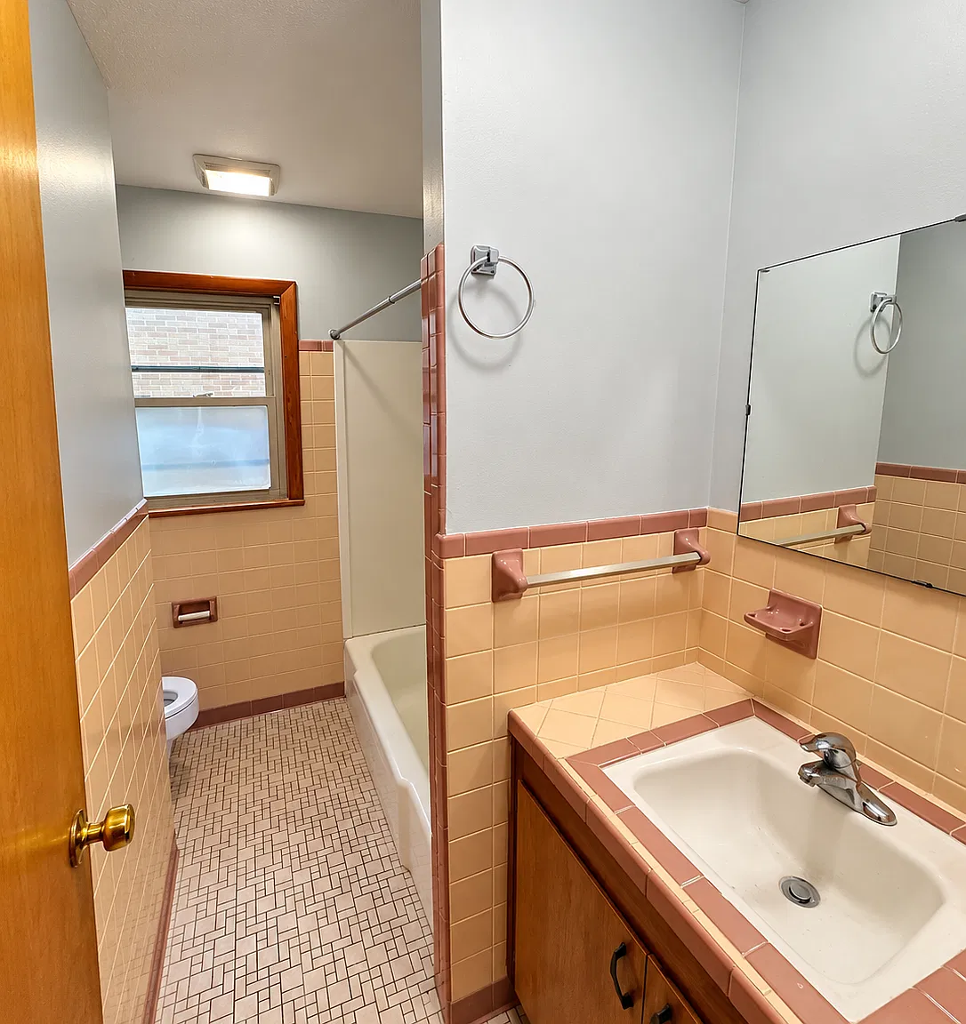 3 bed, 1.5 bath, 2556 sqft, $1,500 — Photo 4