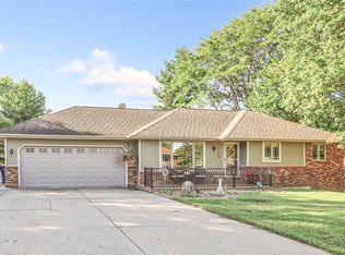 709 Brentwood Dr, Pella, IA 50219