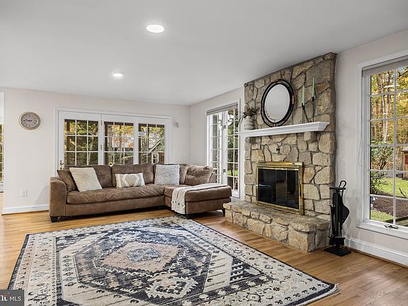 5th image of 37 Cranberry Ct