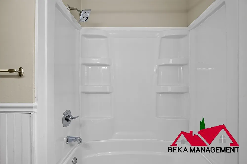 2 bed, 1050 sqft, $1,900 — Photo 3